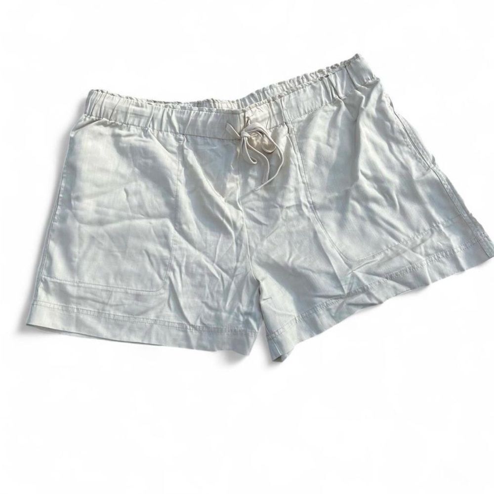 Hilary Radley Men's White Athletic Shorts